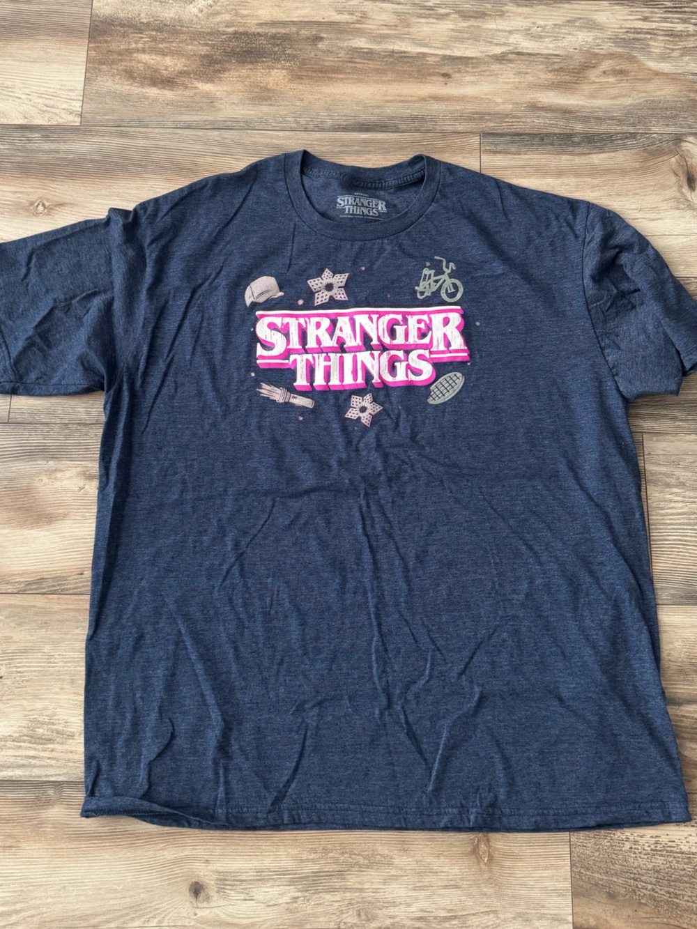 Stranger Things T-shirt XXL Blue and Pink Netflix